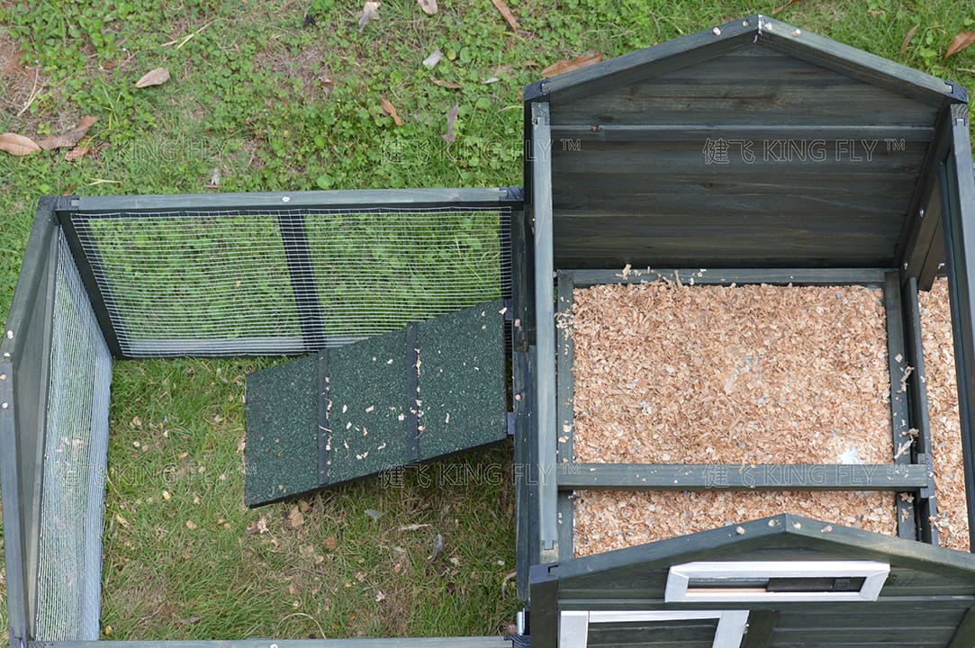 Backyard Hen House With Vent