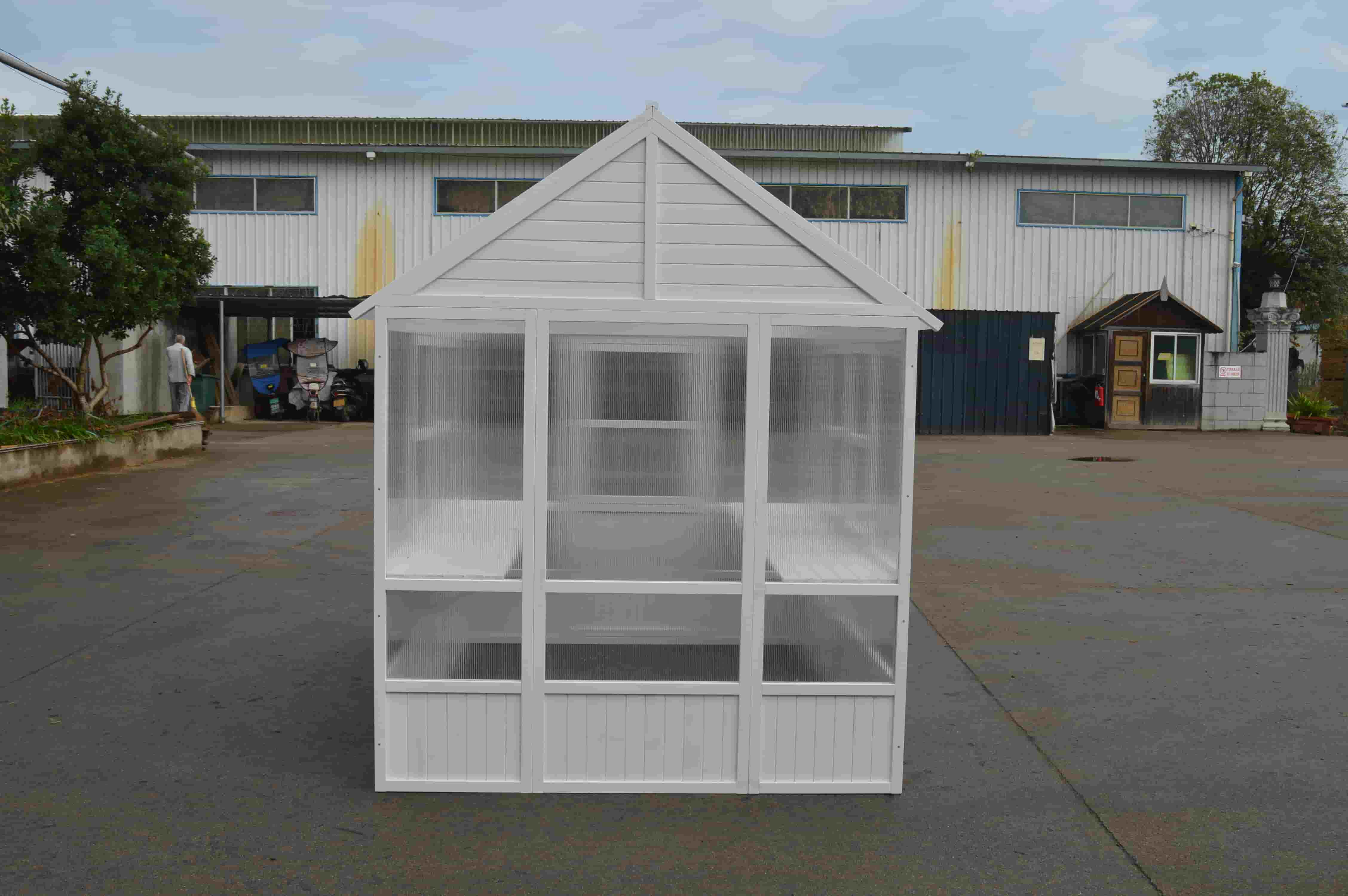 Ventilation Type: Adjustable Roof Vents